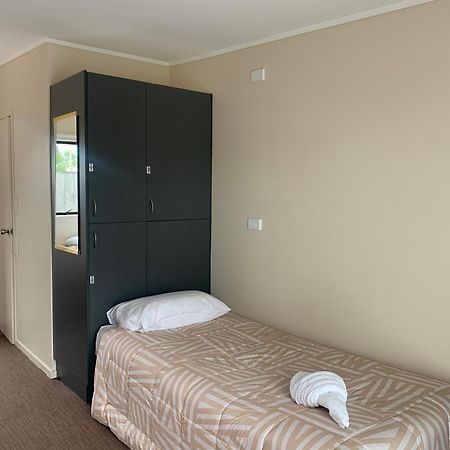 Beachcomber Lodge & Backpacker Kaitaia Bagian luar foto
